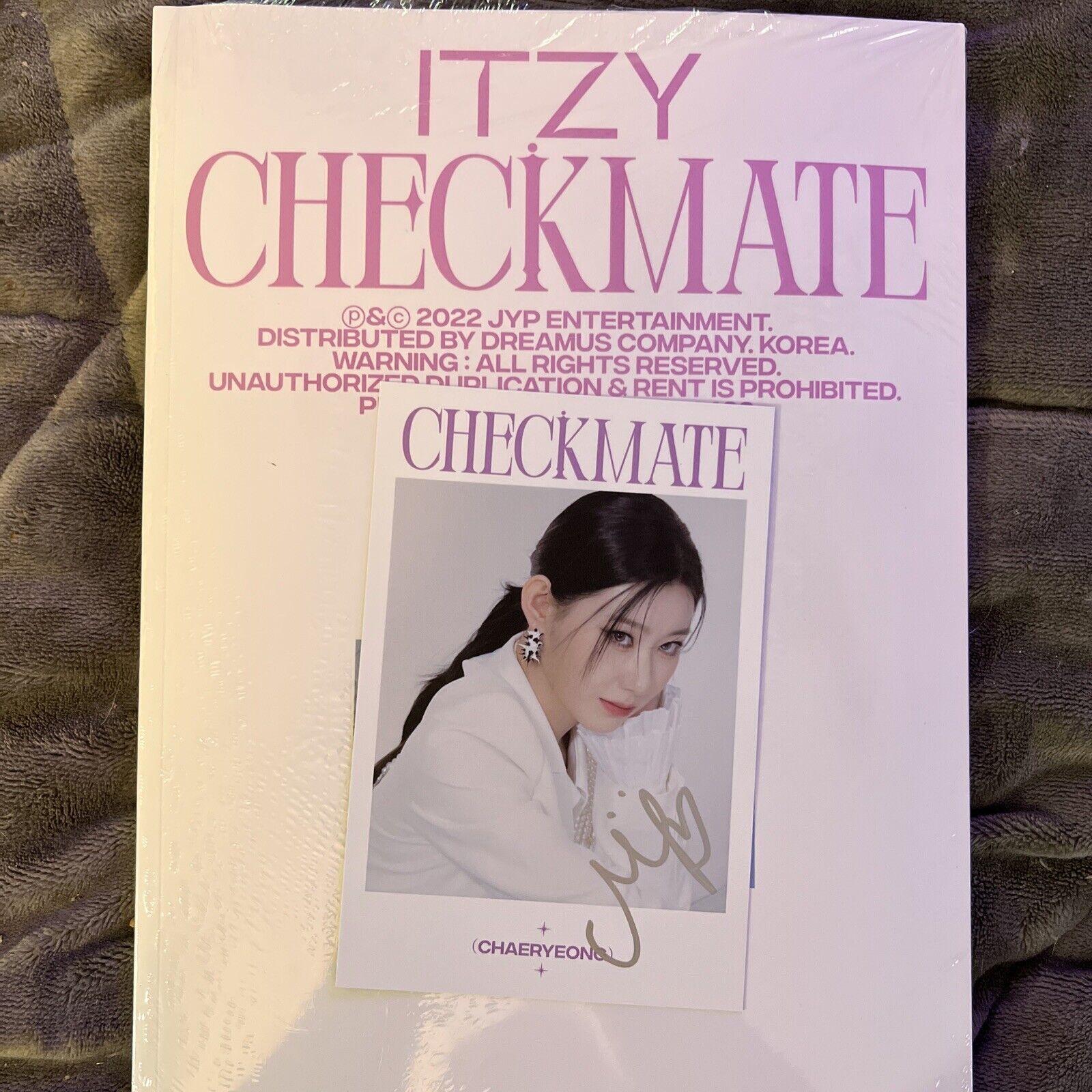 ITZY LIA Exclusive Photobook CHAERYEONG Autograph Card Inside SHIPS from the US!