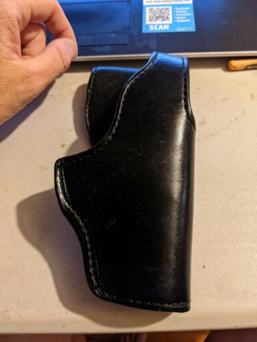 Gould & Goodrich Gloss Black Leather Holster B307  690 Right Hand Police Nice